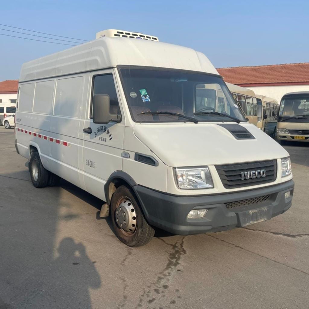 2022 中古 IVECO 冷蔵バン